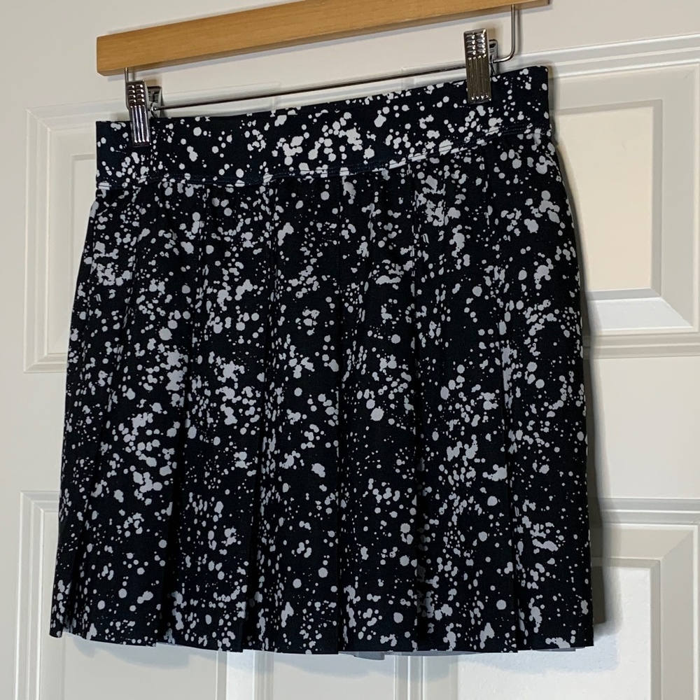 Fabletics Black and White Tenis Skirt Size Medium NWT
